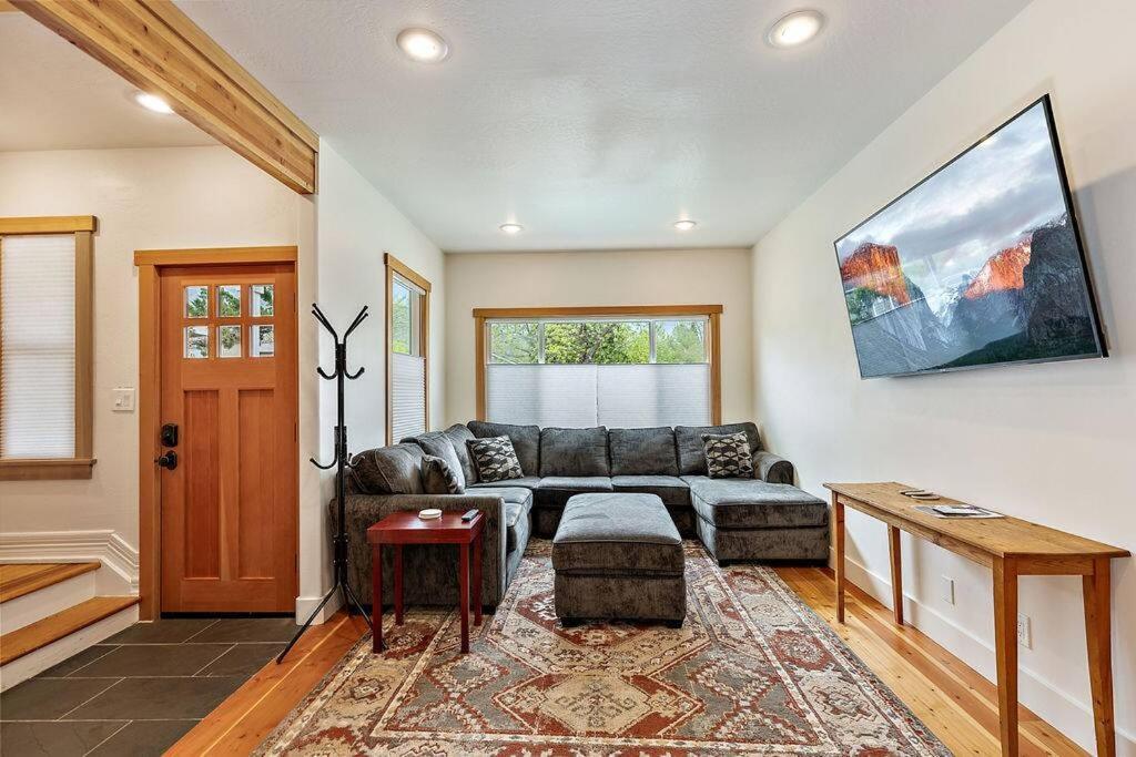 The Mountain House By Wanderlodges Ashland